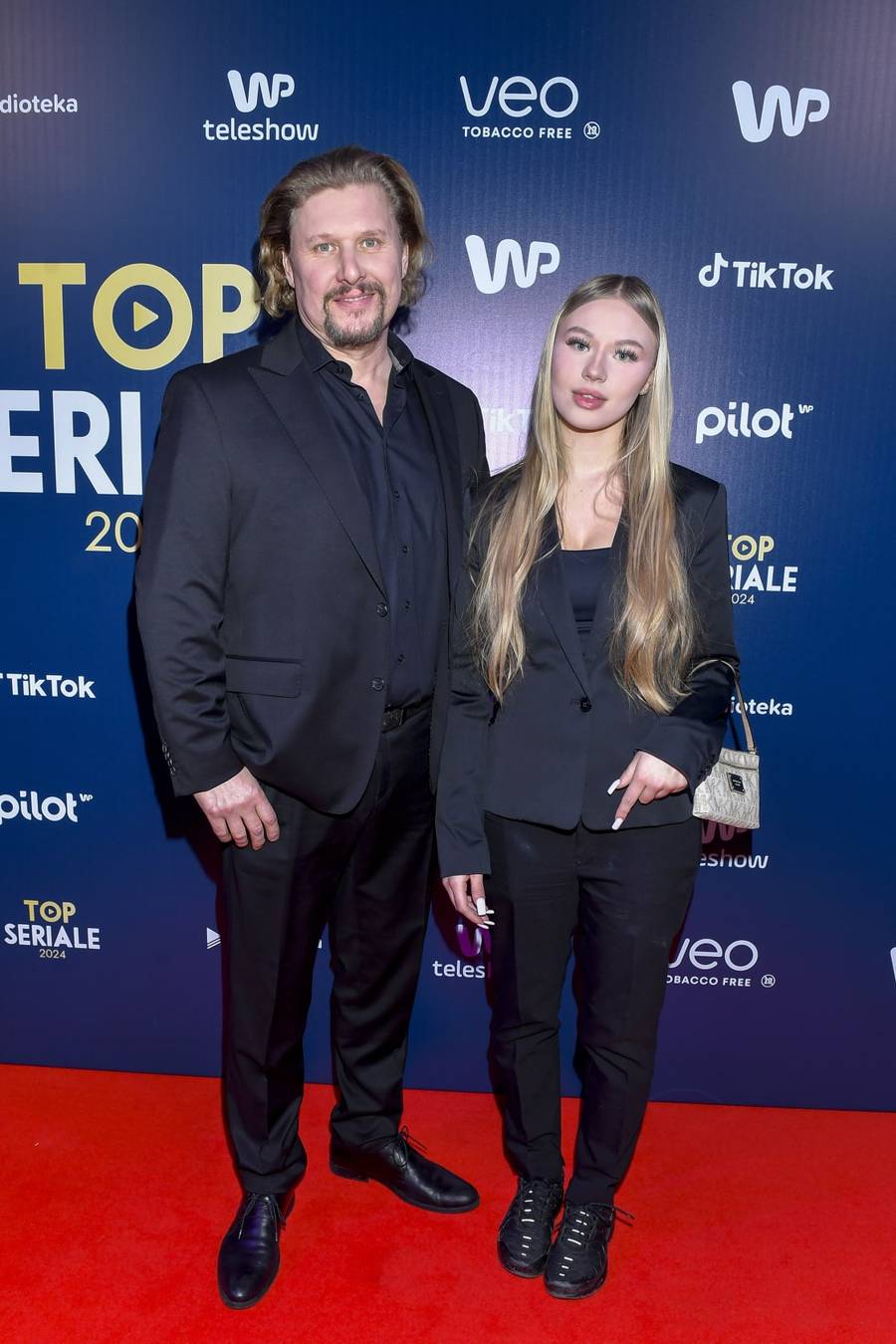 Gala Top Seriale 2024! Andrzej Nejman z 14-letnią córką, Maja Hyży w ODWAŻNEJ stylizacji! (FOTO)