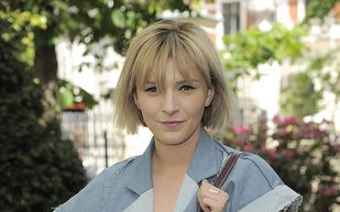 Postrzępiona marynarka i torebka za prawie 700 złotych FOTO