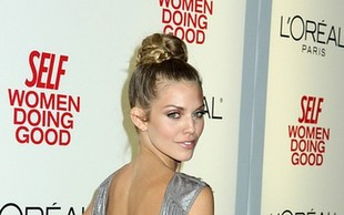 AnnaLynne McCord powinna bardziej uważać na fryzury (FOTO)