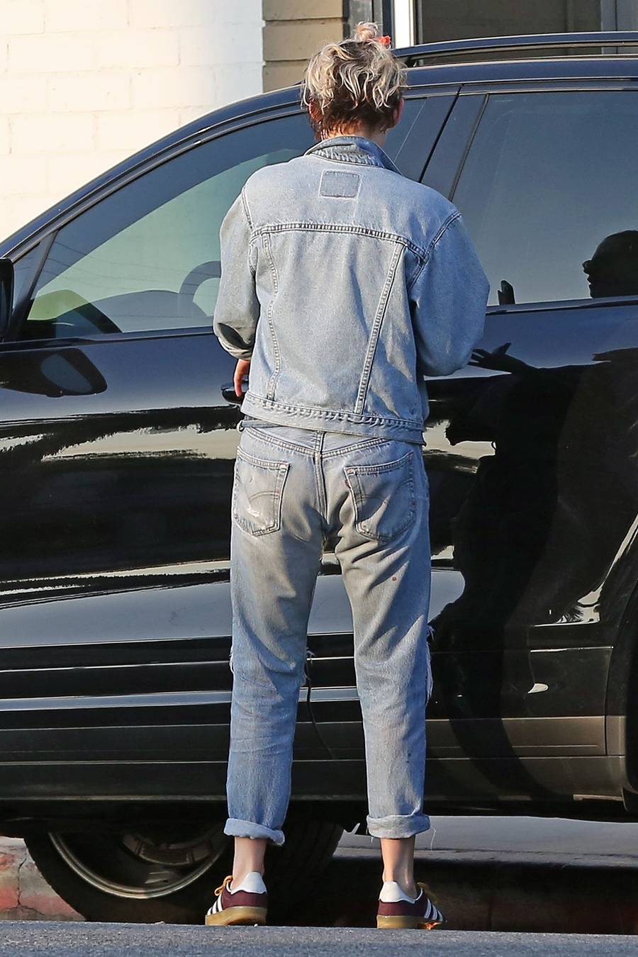 Kristen Stewart w drodze do spa, a przydałby się fryzjer