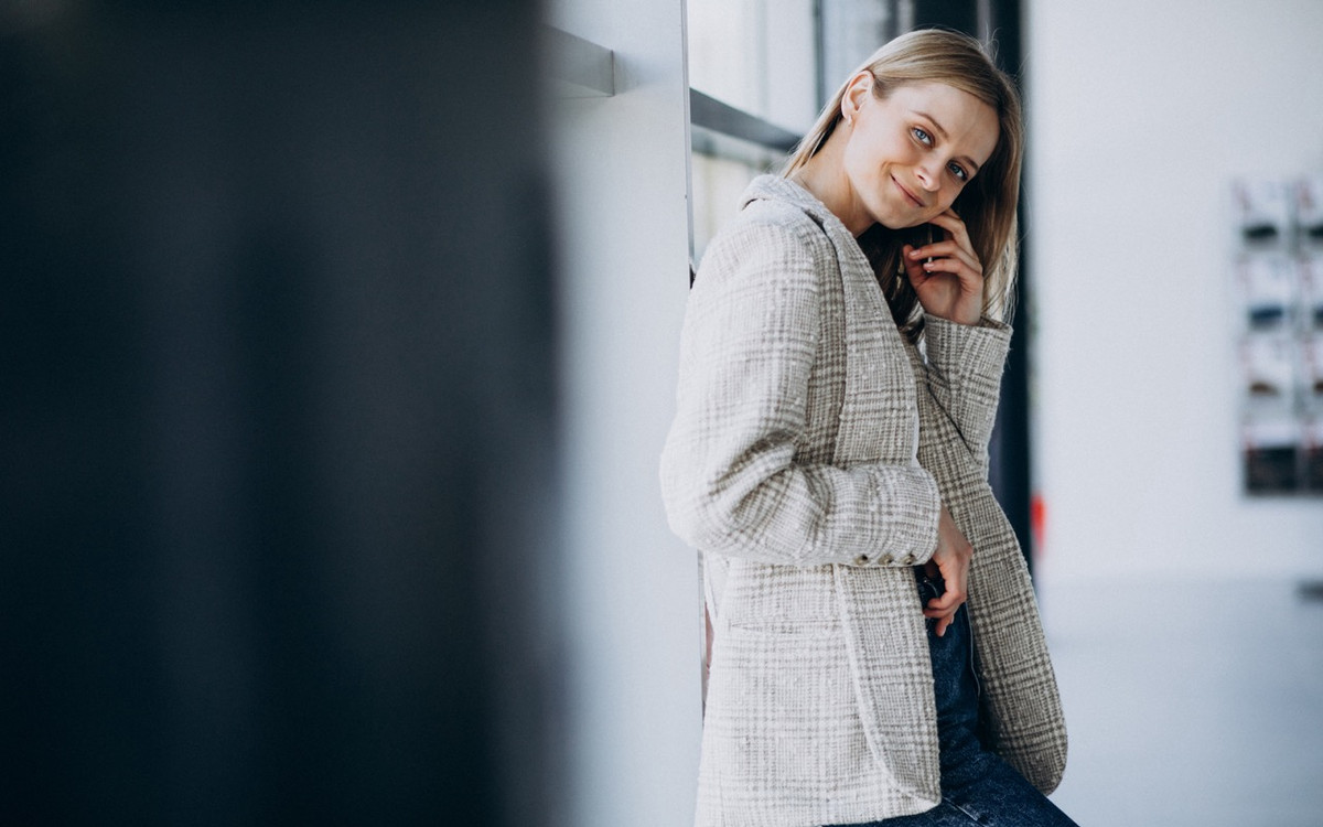 Ubrania firmowe z logo – jak wybrać odpowiedni styl i materiał, by odzwierciedlały profesjonalizm marki?