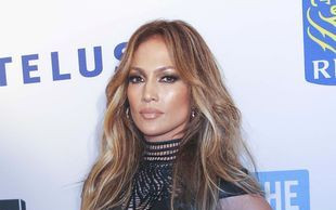 Jennifer Lopez – z wosku czy prawdziwa? (FOTO)