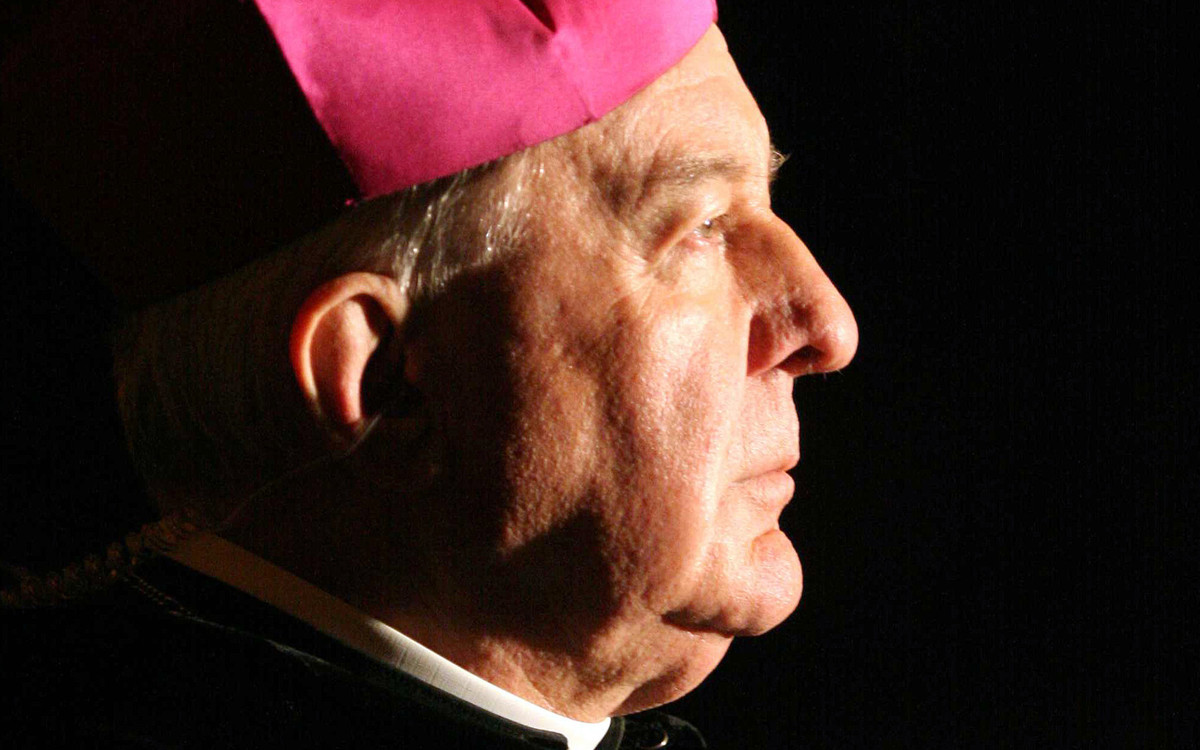 Zmarł oskarżany o molestowanie kleryków i księży arcybiskup Juliusz Peatz – kontrowersje wokół miejsca pochówku