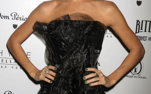 Dziewczyna George’a Clooneya zarabia na sławie (FOTO)