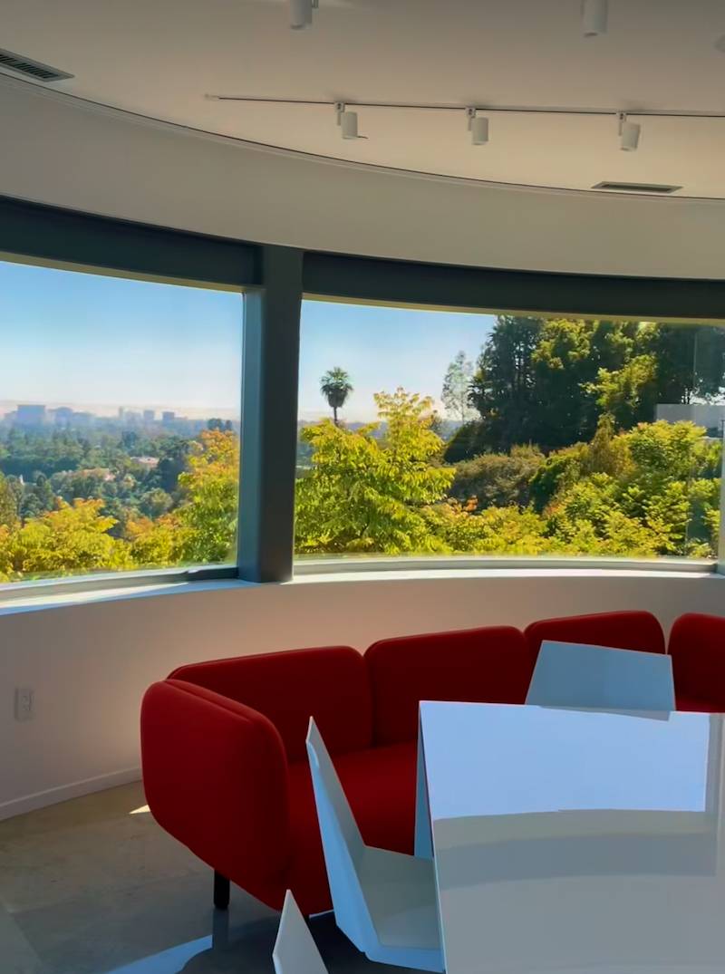 Willa Justina Biebera w Beverly Hills wystawiona na sprzedaż! Wnętrza robią wrażenie… (FOTO)