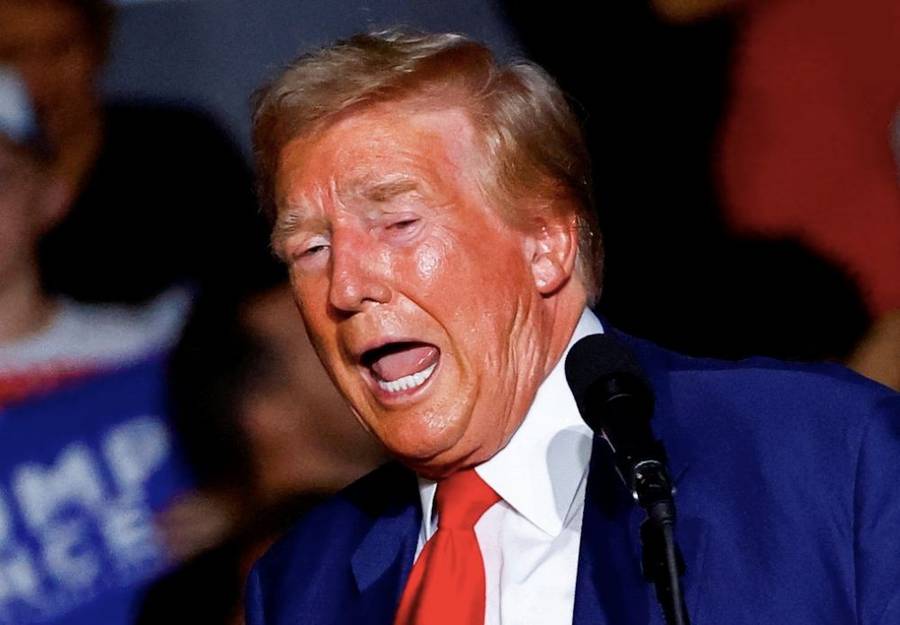 Choroba prezydenta daje się we znaki. Tylko spójrzcie na dłoń Donalda Trumpa! (FOTO)