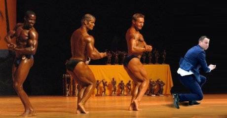 Andrzej Duda ratuje hostię – memy