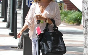 Ashley Tisdale spędza godziny na siłowni