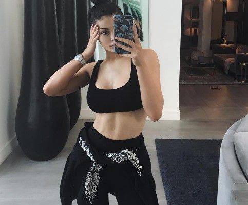 Kylie Jenner ma grzywkę. Wygląda ślicznie!