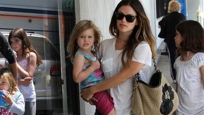 Rachel Bilson wygląda jak urocza mama (FOTO)