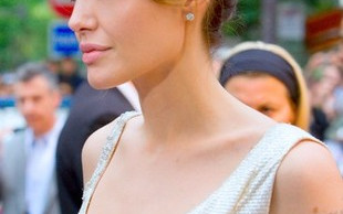 Angelina Jolie manipuluje Shiloh!