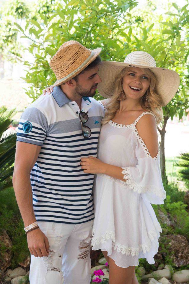 Jakub Kucner ze swoją  dziewczyną w Tunezji