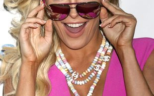 Jej 89-letni mąż to prawdziwy szczęściarz (FOTO)