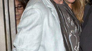 Richards i Wood na kolacji z małżonkami (FOTO)