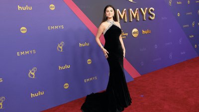Selena Gomez na rozdaniu nagród Emmy wyglądała jak milion dolarów [wideo]