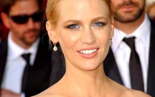 January Jones naga w kampanii Versace (FOTO)