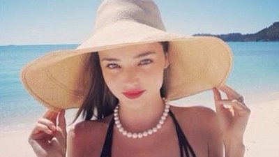 Piękny dekolt Mirandy Kerr