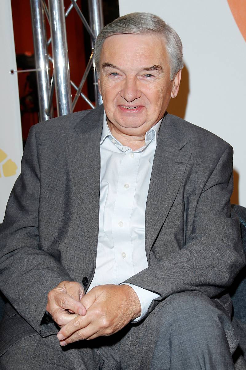 Jak Tadeusz Sznuk zachowuje się poza kamerami? Jego wyznanie może zaskoczyć fanów “Jeden z dziesięciu”