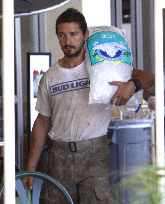 Shia LaBeouf na zakupach z dziewczyną, Mią Goth