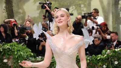 Gala MET 2024: Demi Moore ze skrzydłami, Elle Faning jak fontanna, Rita Ora w zasłonie z koralików, Lana Del Rey…