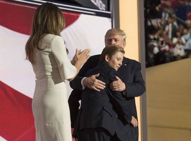 Dlaczego Barron Trump zachowuje się tak dziwnie? Chłopczyk jest ciężko chory?