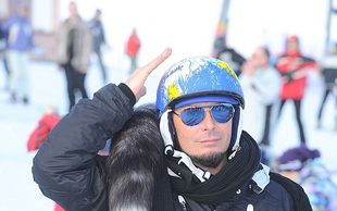 Tomek Jacyków uczy się jeździć na nartach (FOTO)