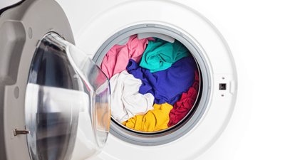 Proszek do prania, płyn czy kapsułki? Porównaliśmy wygodę, skuteczność i cenę!