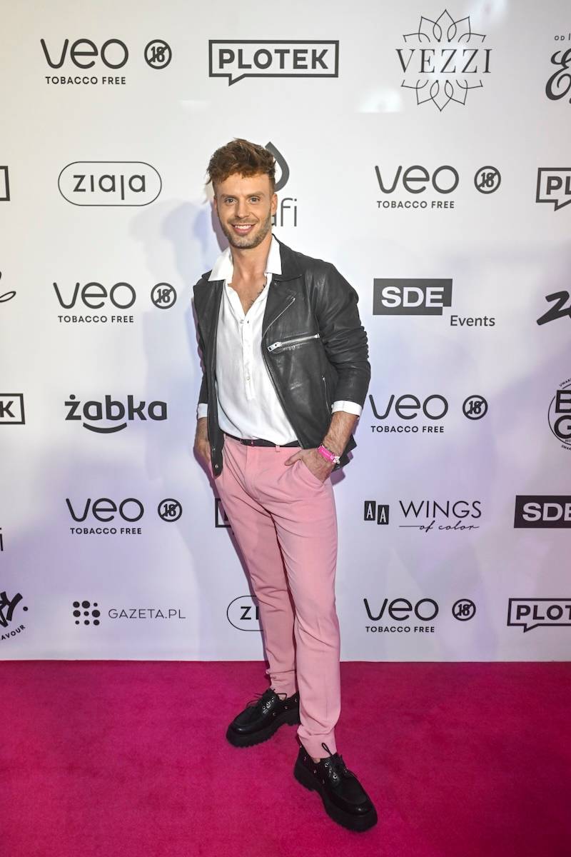 Urodziny Plotka. Rozenek w sukni do ziemi, Hakielowa zaszalała z makijażem, a Hyży z dawno niewidzianym partnerem