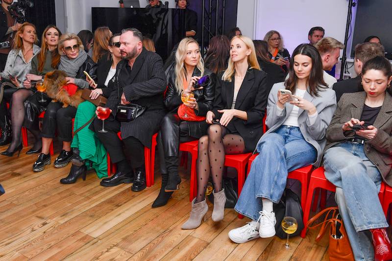 Gwiazdy na imprezie “secret show”. Dawno niewidziana Blanka Lipińska, radosna Barbara Kurdej-Szatan…