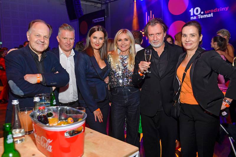 Gwiazdy na 10 urodzinach serwisu internetowego. Barbara Kurdej-Szatan w króciutkiej sukience, Maja Hirsch jak księżna Kate