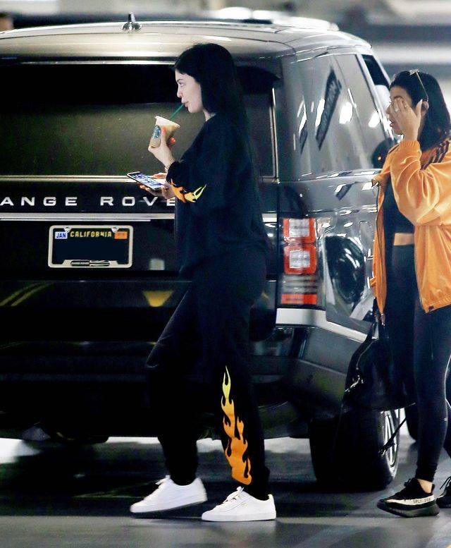 Kylie Jenner BEZ MAKIJAŻU  i bez doczepianych rzęs (ZDJĘCIA)