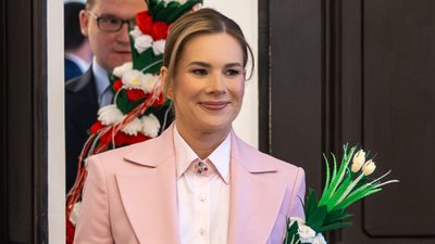 Marta Nawrocka niczym różowa pisanka w Niedzielę Palmową. Internauci zachwyceni szykowną stylizacją