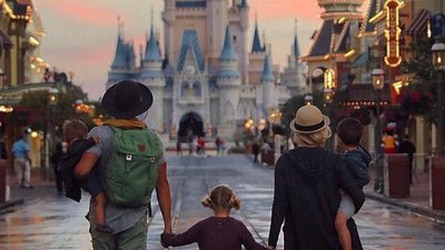 Rodzinne wakacje w Paryskim Disneylandzie – tanie loty Warszawa Modlin