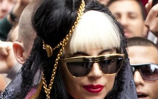 Rudowłosa Gaga na okładce magazynu Rolling Stone (FOTO)