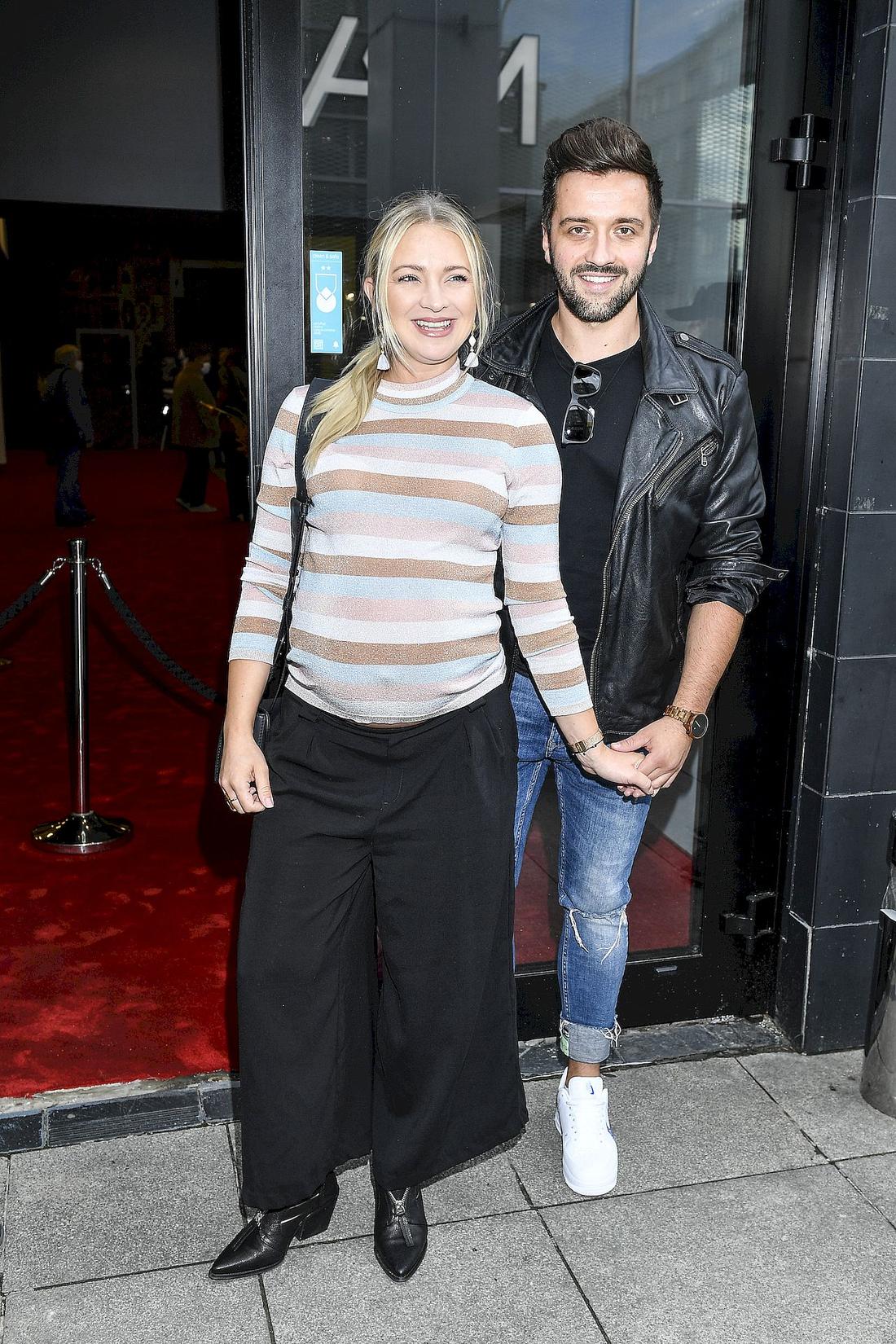 Barbara Kurdej-Szatan była ubrana w czarne spodnie i półgolf w paski