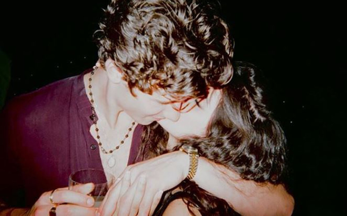 24-letni Shawn Mendes randkuje z 51-letnią panią doktor