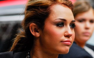 Miley Cyrus piła piwo