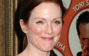 Naga Julianne Moore dla Bulgari (FOTO)