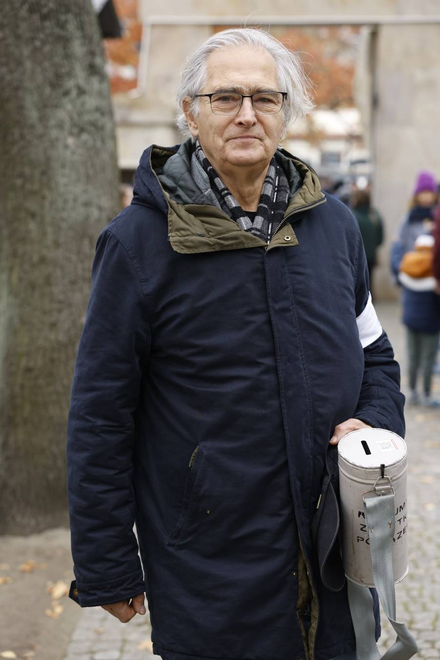 Gwiazdy wspierają kwesty na cmentarzach! Wśród nich: Szymon Majewski, Beata Tadla, Karol Strasburger (FOTO)