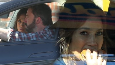 Te zdjęcia przejdą do historii! Jennifer Lopez przyłapana w McDonald’s (ZDJĘCIA)