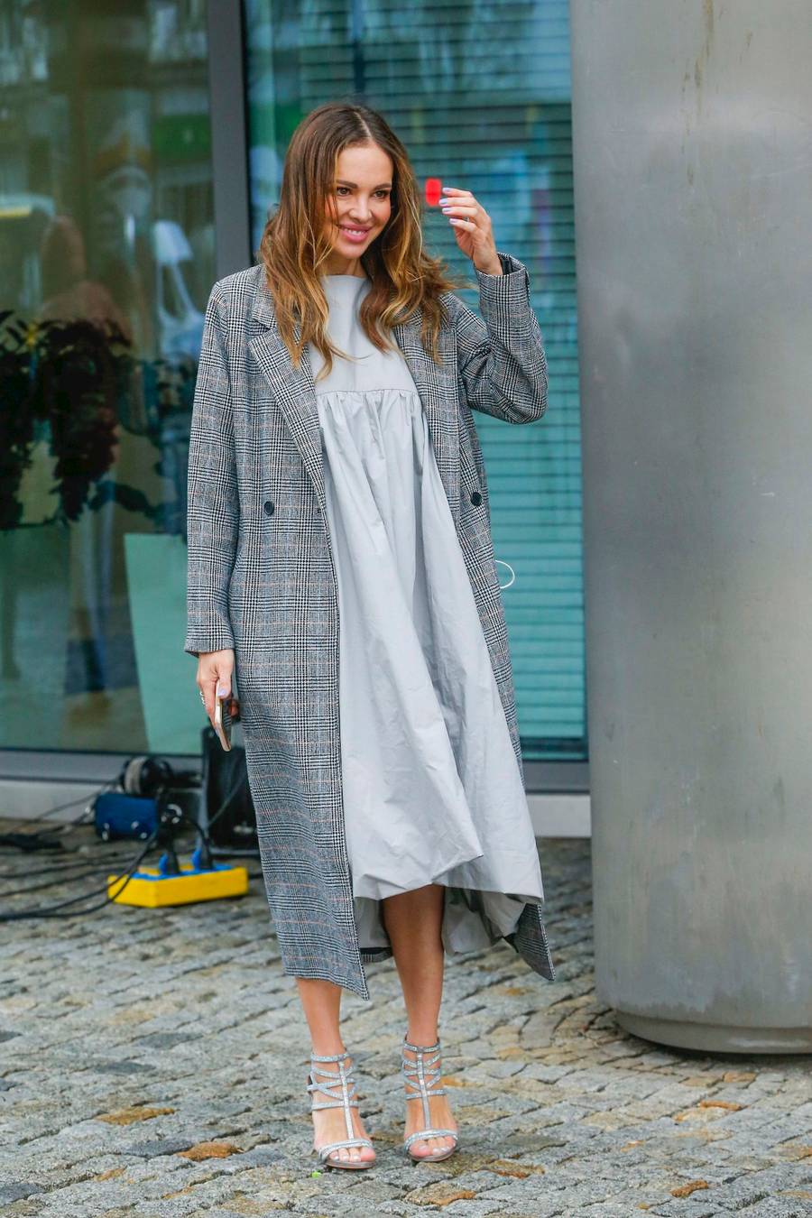 Gwiazdy DD TVN: Anna Wendzikowska w sandałkach, aktorka z ciążowym brzuszkiem! (ZDJĘCIA)