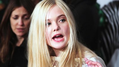 Elle Fanning śmieszna w butach od Louisa Vuittona (FOTO)