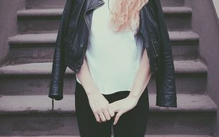 Od trzech lat przychodzi do pracy w TAKICH SAMYCH ciuchach