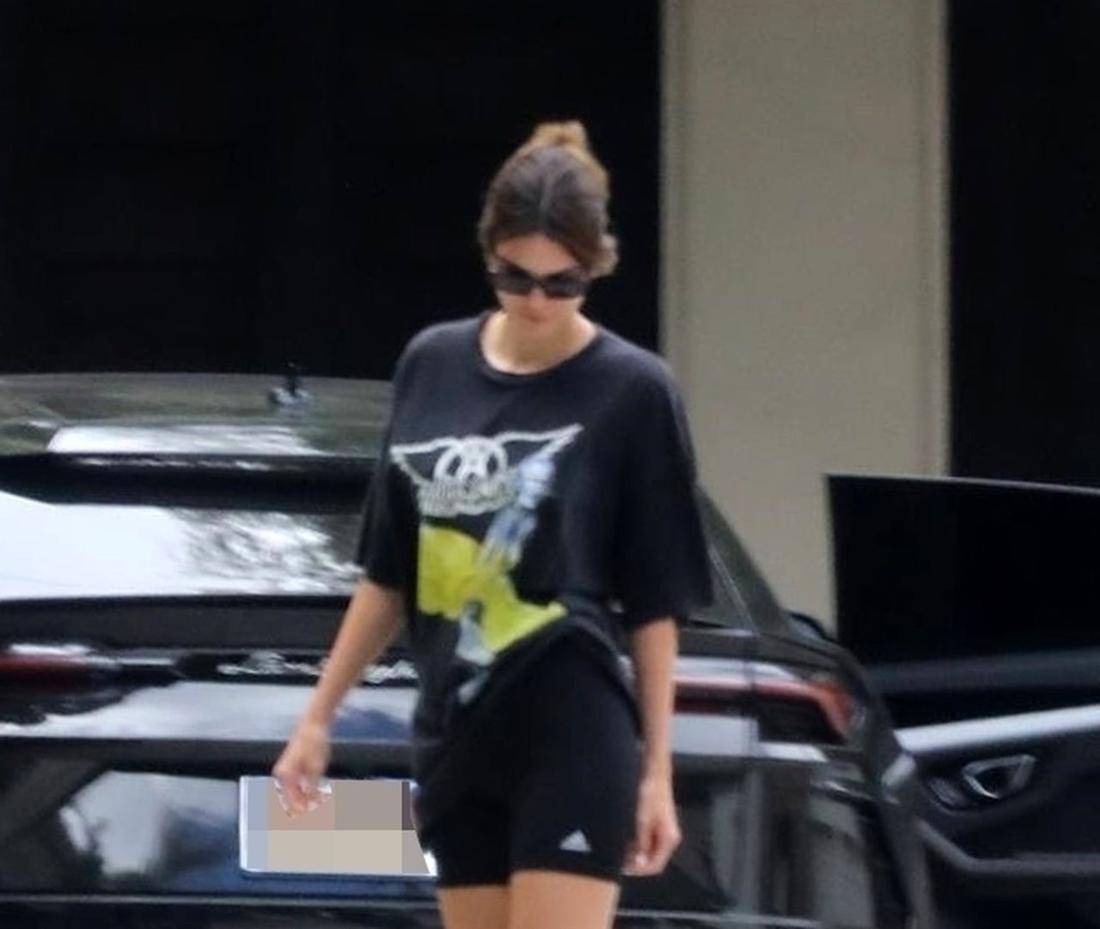 Kendall Jenner na deskorolce