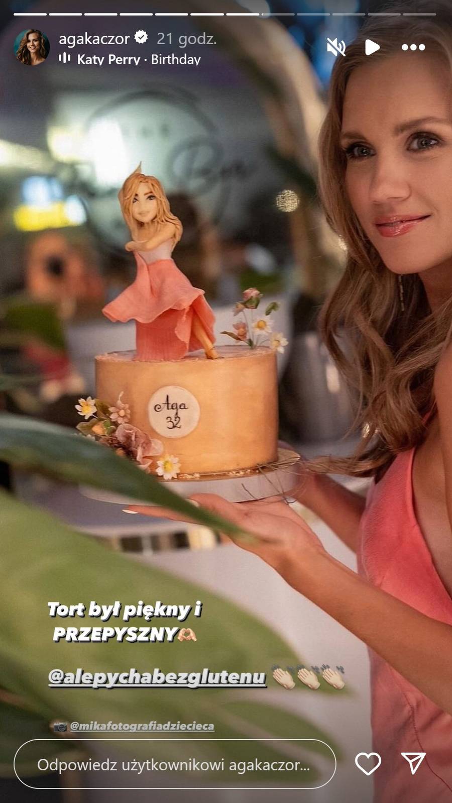 Tak Kaczorowska świętowała swoje urodziny: Znane nazwiska, wszechobecny róż i tort z własną podobizną! (FOTO)