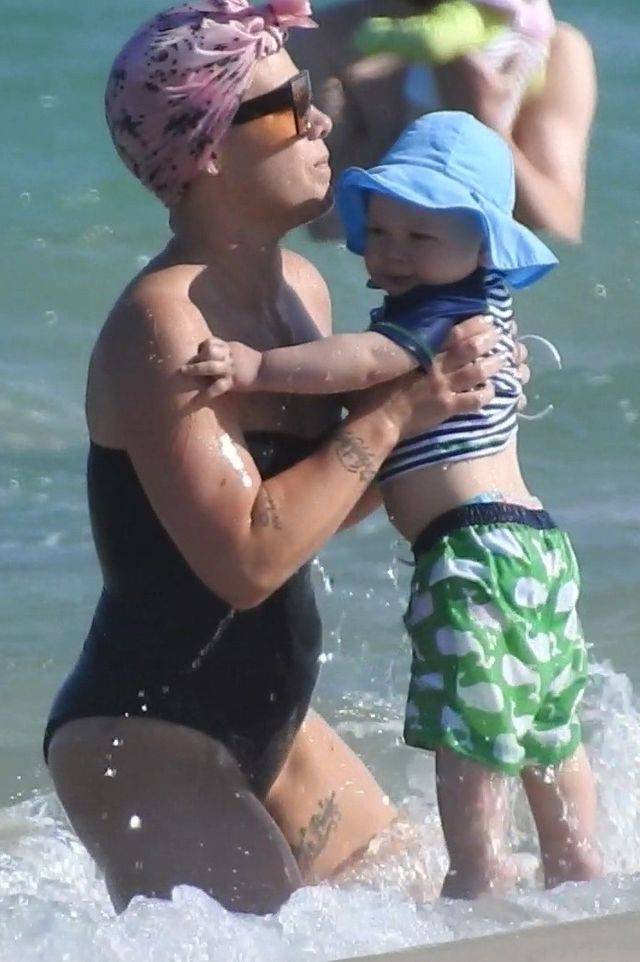 ONA nie przejmuje się, że jej figura nie jest gotowa na LATO