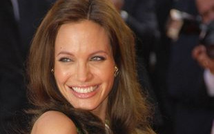 Angelina Jolie paląca heroinę? (VIDEO)