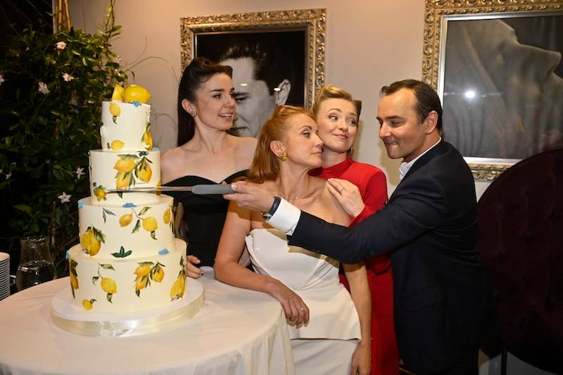 Plejada aktorów na premierze “Aniołki Mussoliniego”. Zakochani Kurdej-Szatan i Rafał Szatan, Magda Mołek…