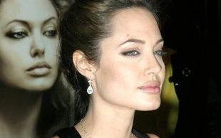 Angelina Jolie samotną mamą