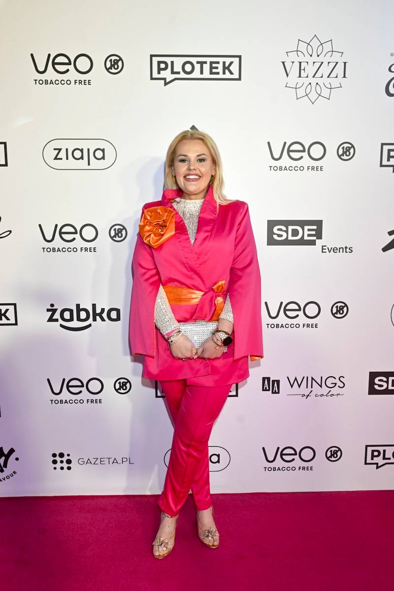 Urodziny Plotka. Rozenek w sukni do ziemi, Hakielowa zaszalała z makijażem, a Hyży z dawno niewidzianym partnerem